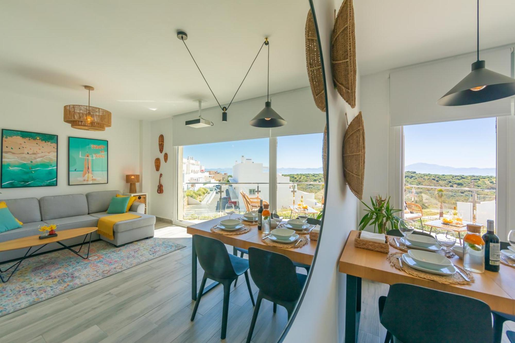 Views, Terrace & Pool - Fibre Wifi - Simplytarifa Apartment *