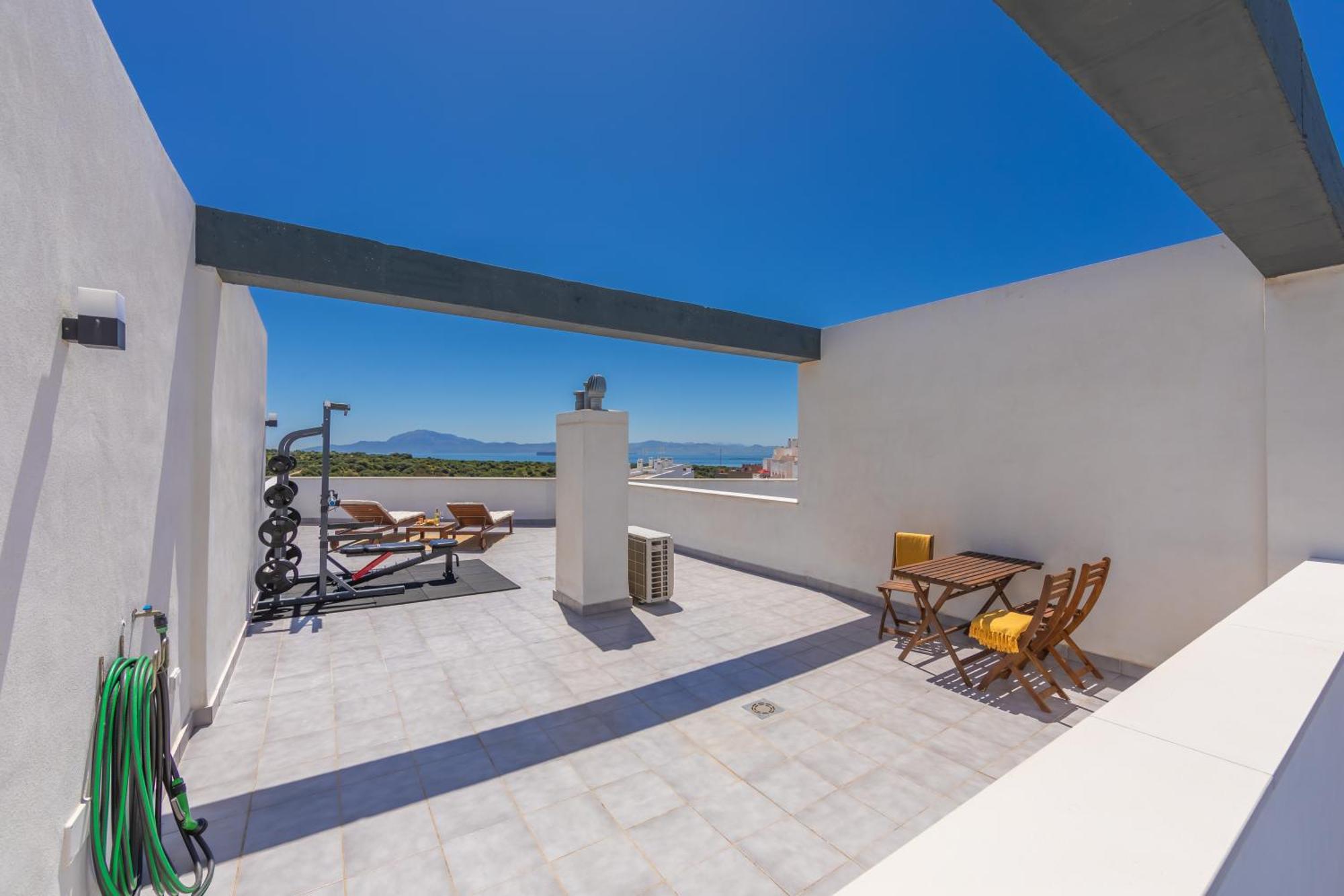 Views, Terrace & Pool - Fibre Wifi - Simplytarifa *