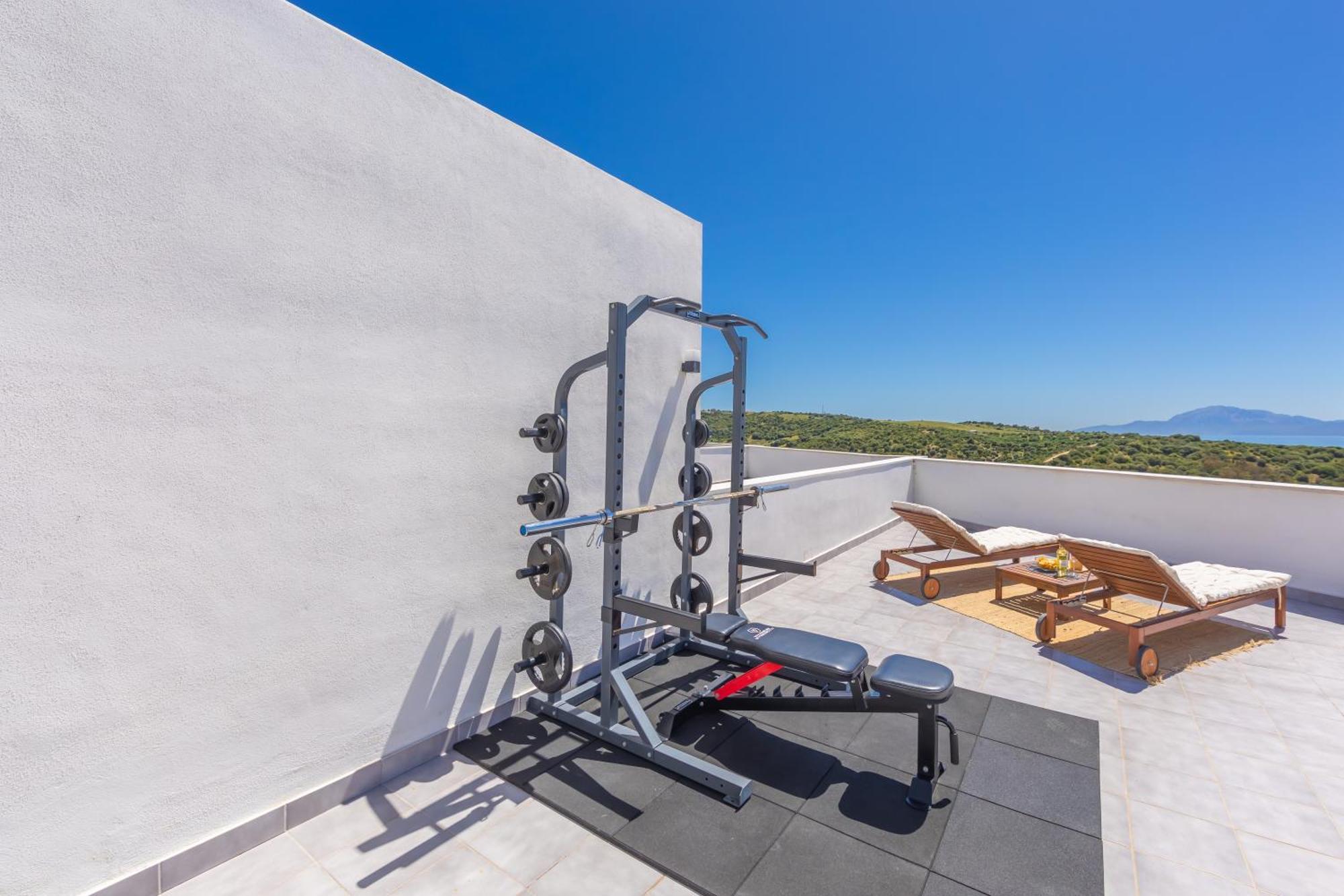 Views, Terrace & Pool - Fibre Wifi - Simplytarifa Apartment