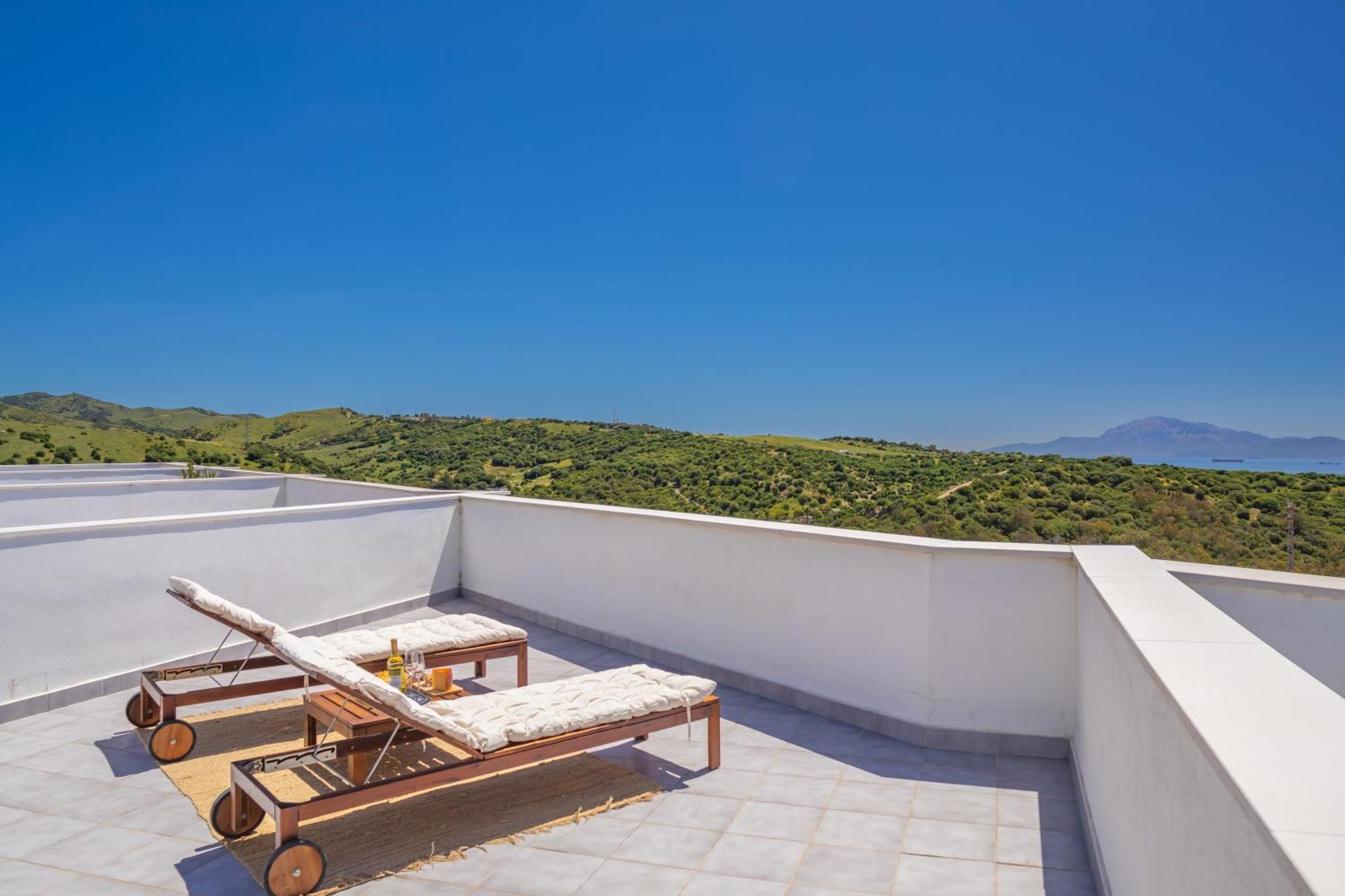 Views, Terrace & Pool - Fibre Wifi - Simplytarifa Apartment *