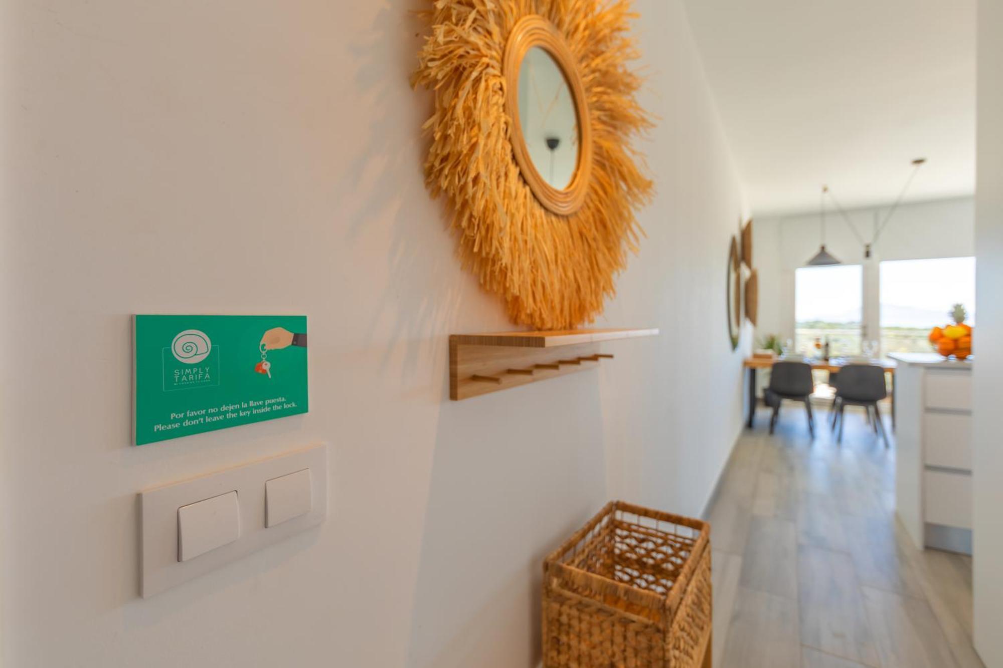Views, Terrace & Pool - Fibre Wifi - Simplytarifa Apartment *