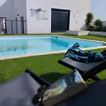 Views, Terrace & Pool - Fibre Wifi - Simplytarifa