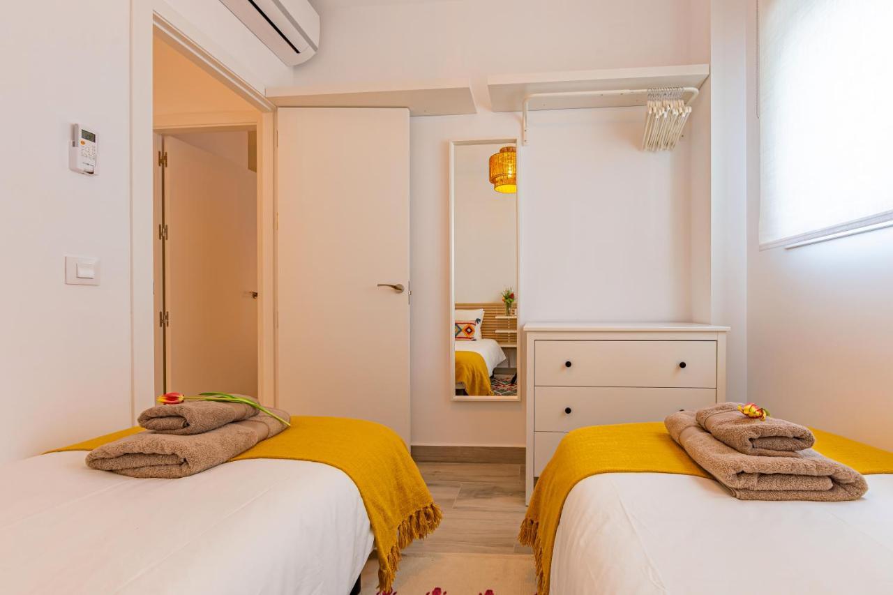 Views, Terrace & Pool - Fibre Wifi - Simplytarifa * Tarifa