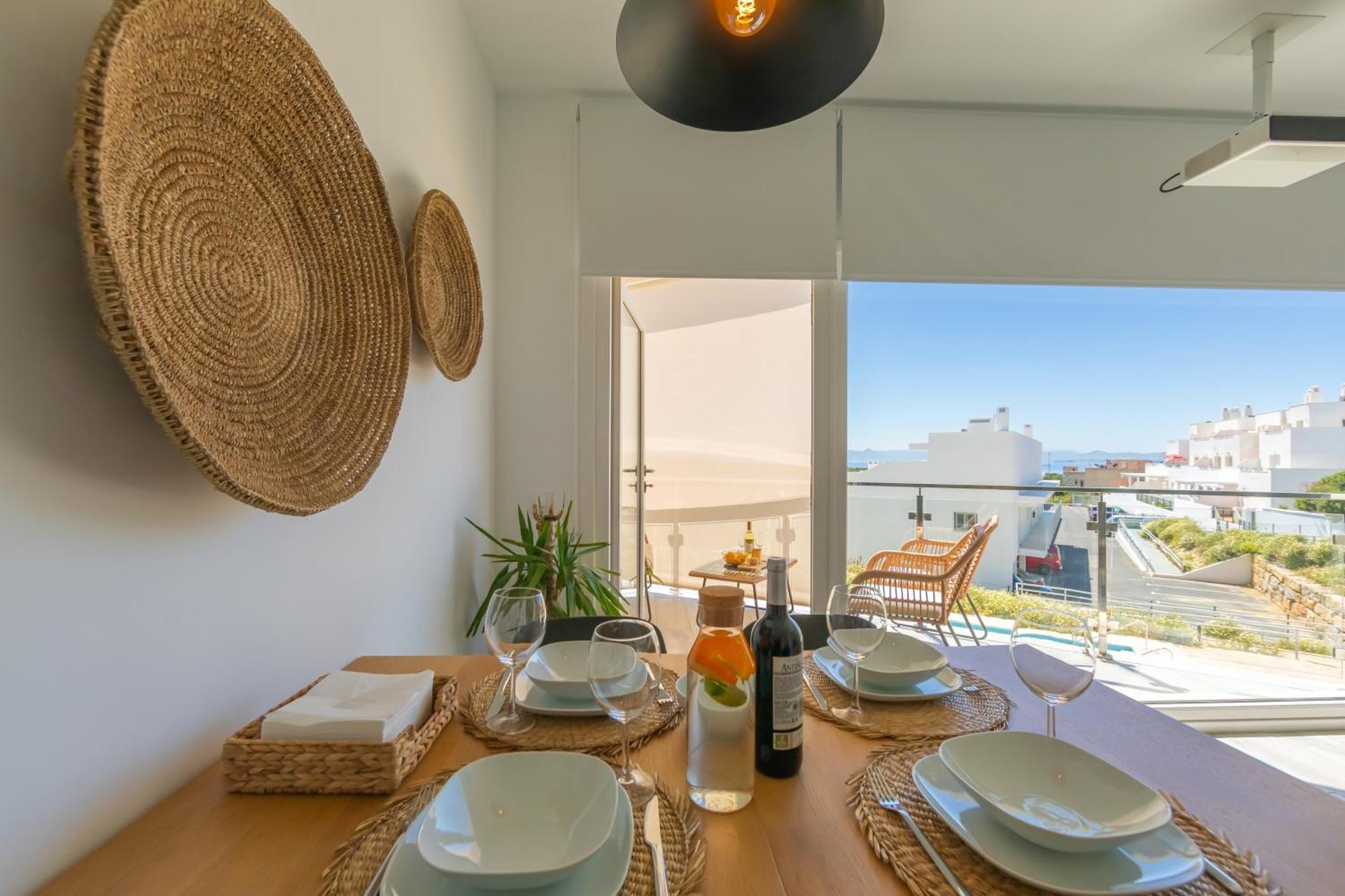 Apartment Views, Terrace & Pool - Fibre Wifi - Simplytarifa *