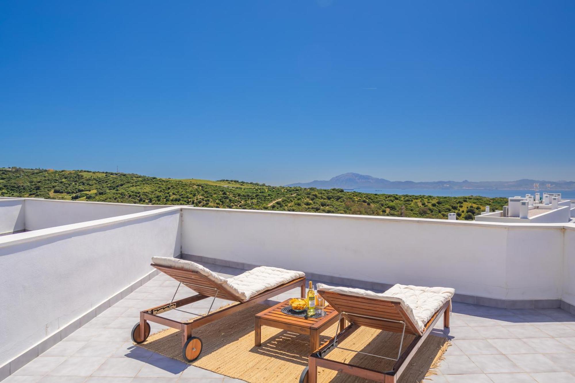 Apartment Views, Terrace & Pool - Fibre Wifi - Simplytarifa