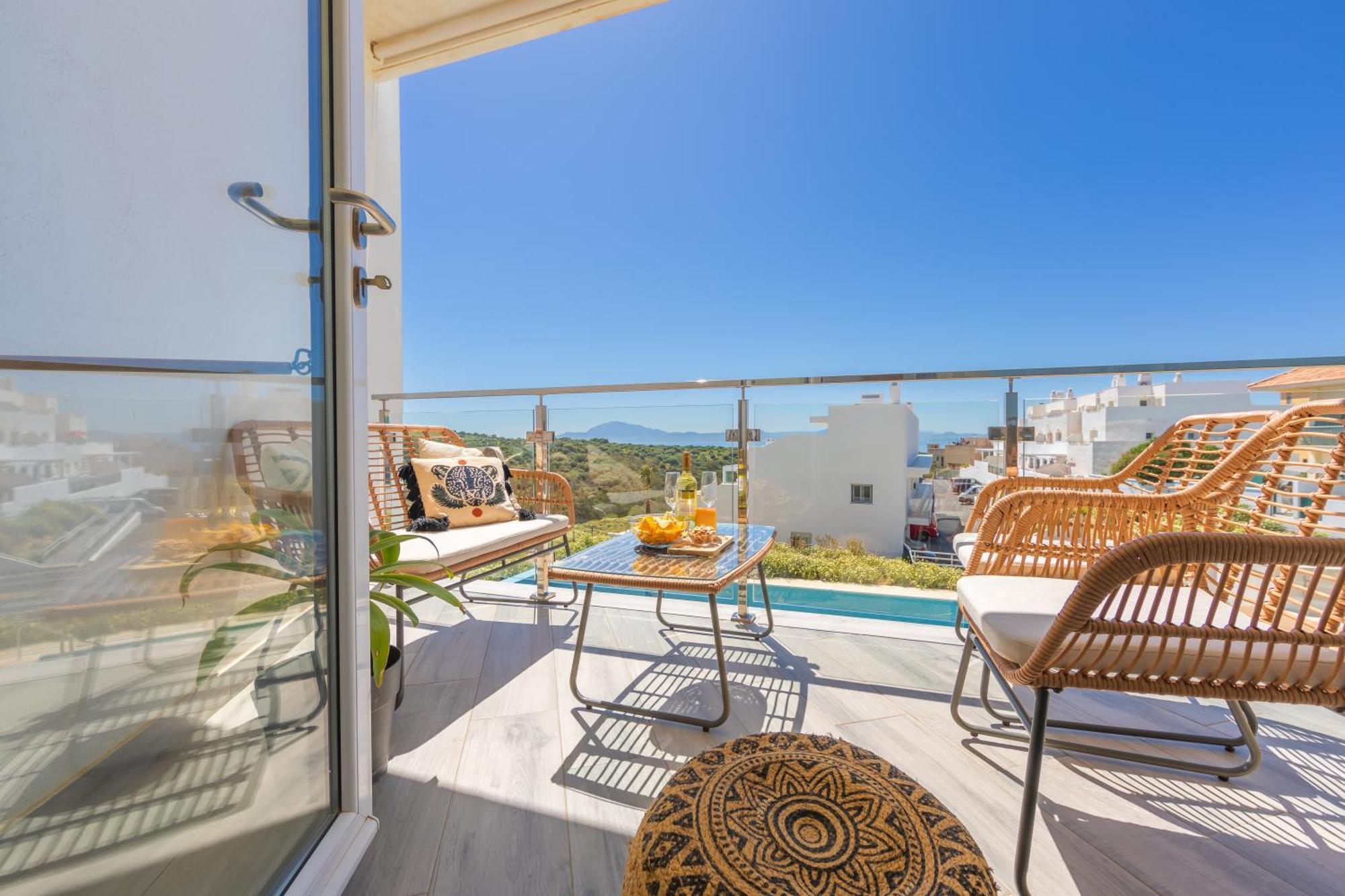 Apartment Views, Terrace & Pool - Fibre Wifi - Simplytarifa *