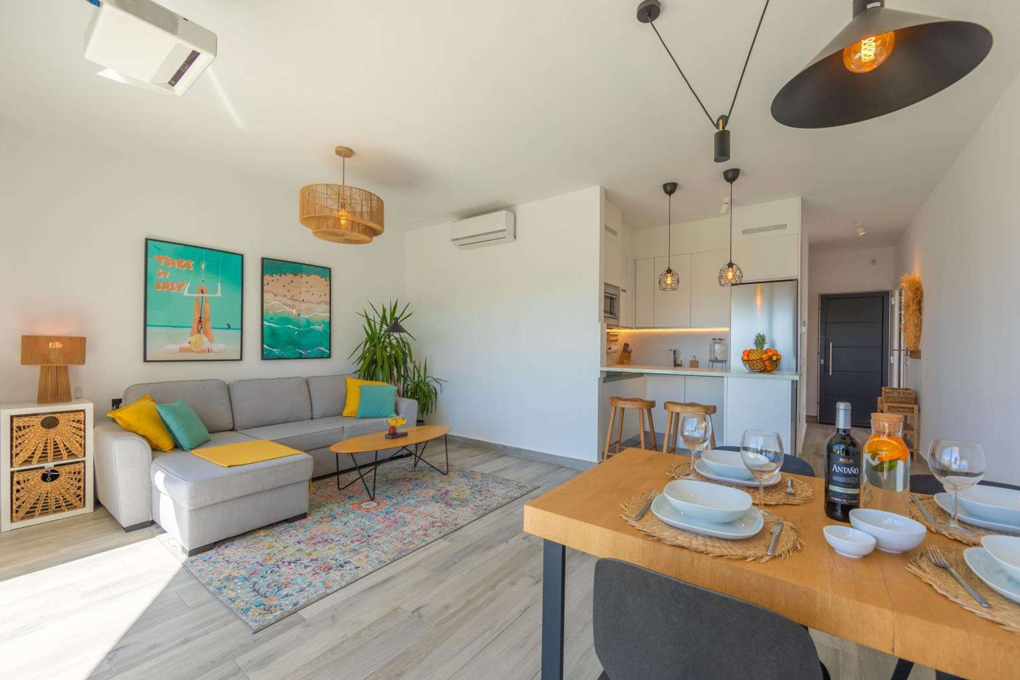 Views, Terrace & Pool - Fibre Wifi - Simplytarifa *