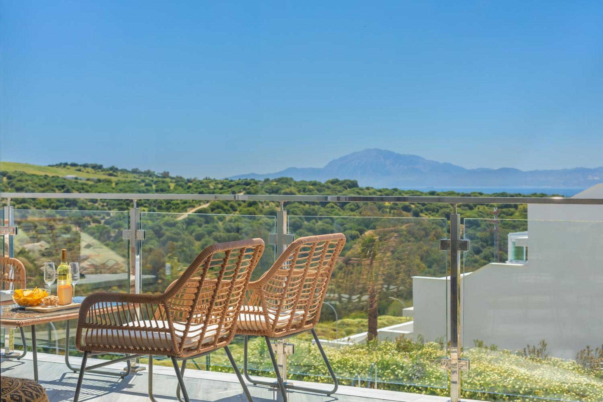 Views, Terrace & Pool - Fibre Wifi - Simplytarifa