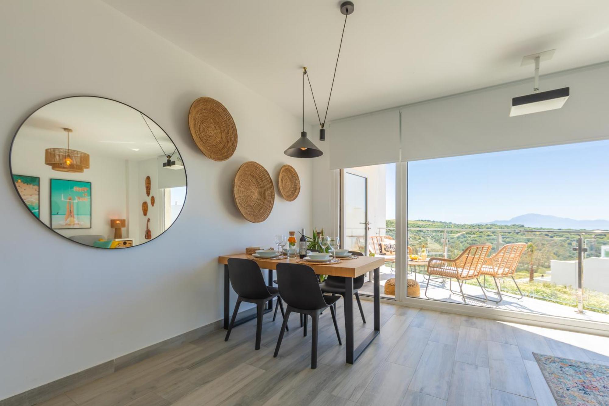 Apartment Views, Terrace & Pool - Fibre Wifi - Simplytarifa *
