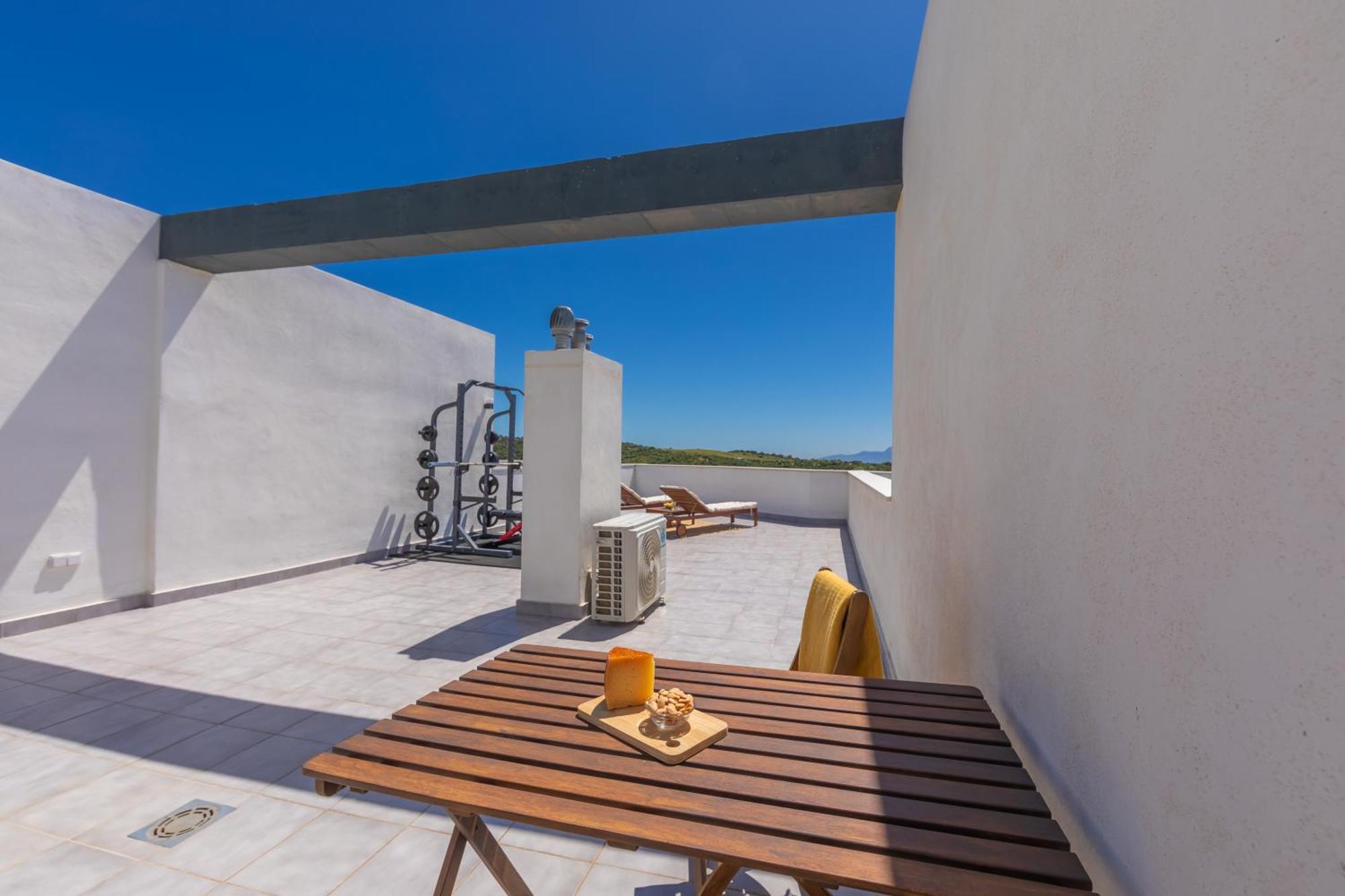 Views, Terrace & Pool - Fibre Wifi - Simplytarifa *