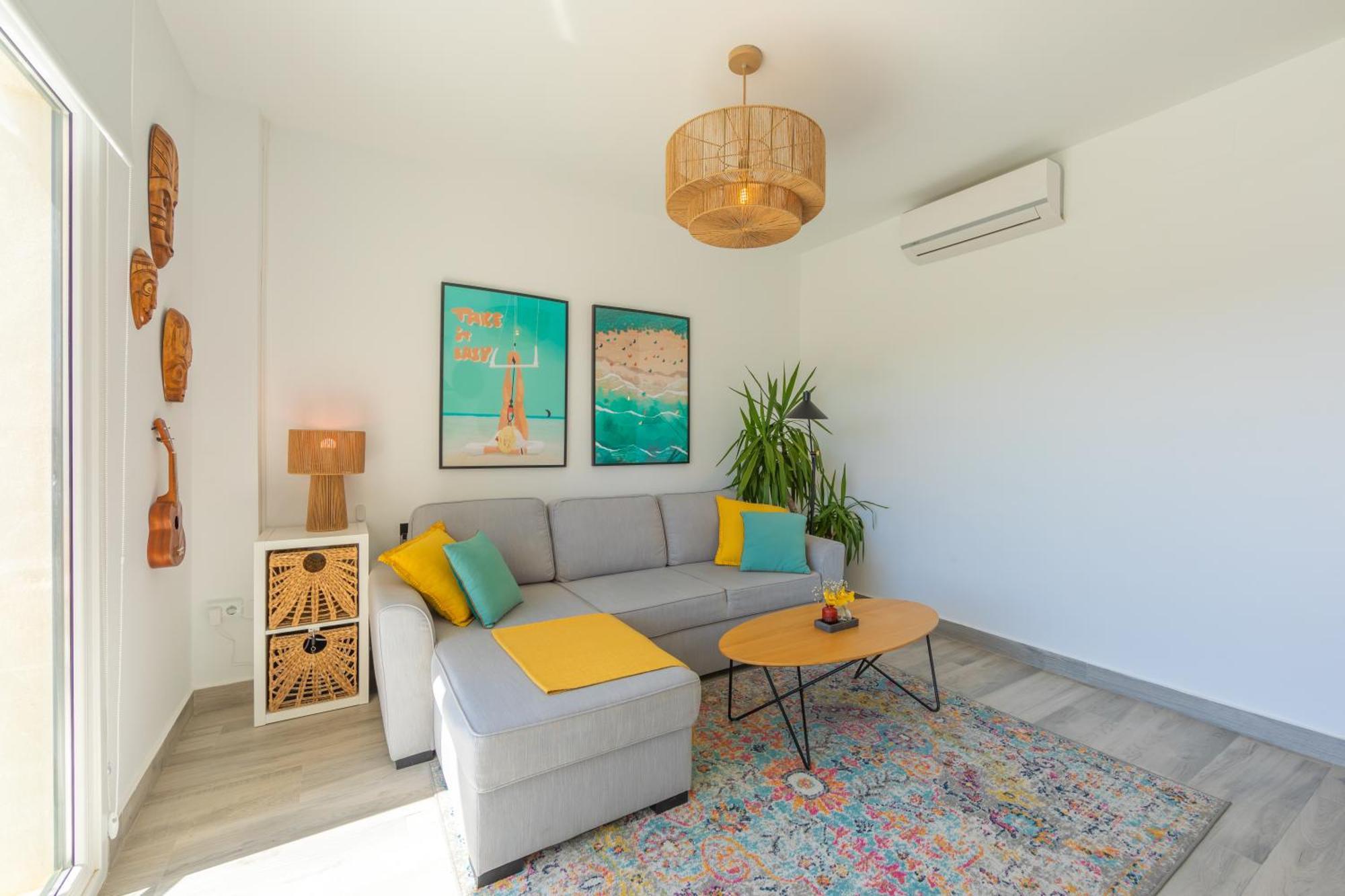 Views, Terrace & Pool - Fibre Wifi - Simplytarifa Apartment