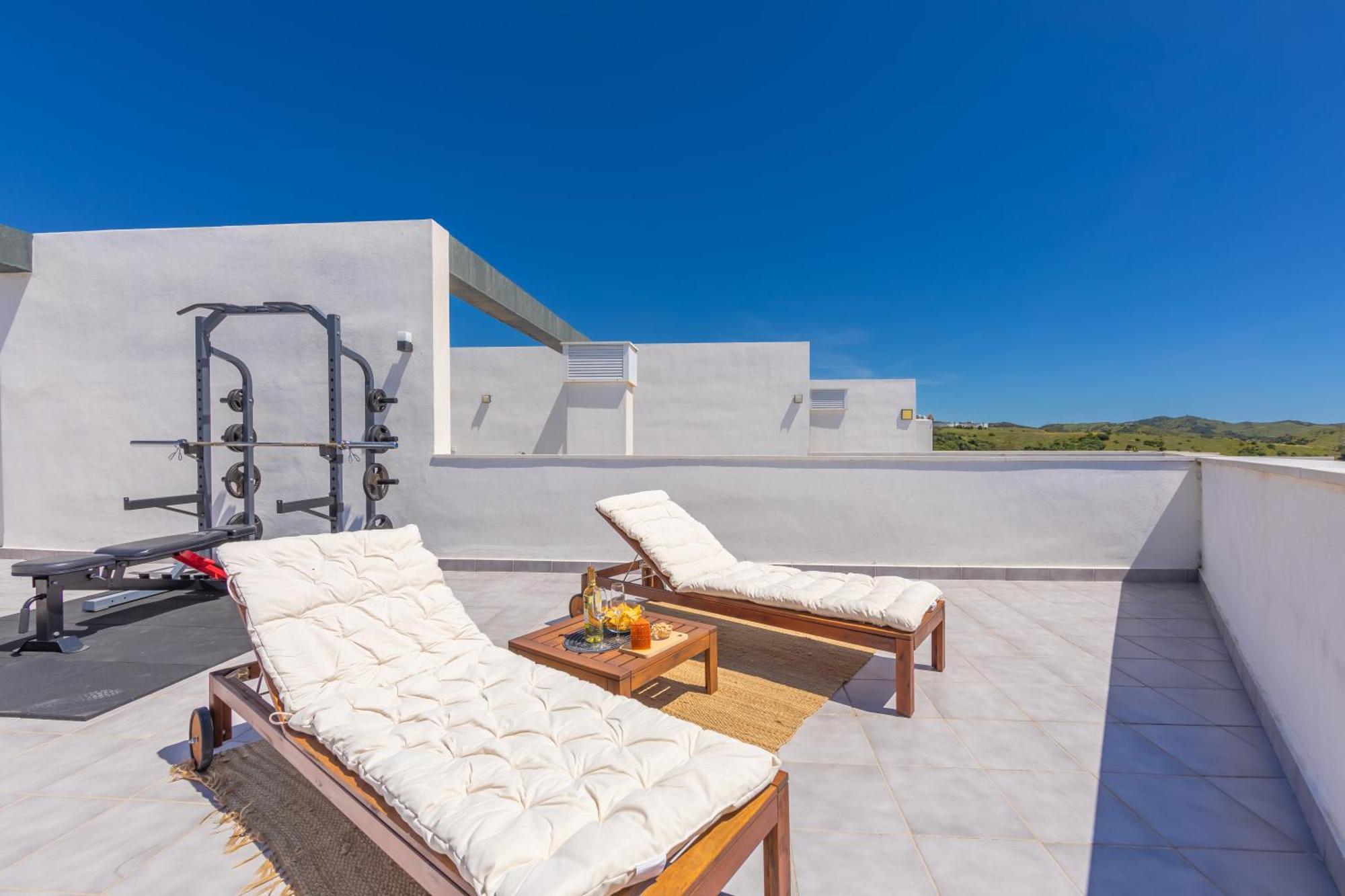 Views, Terrace & Pool - Fibre Wifi - Simplytarifa Apartment *