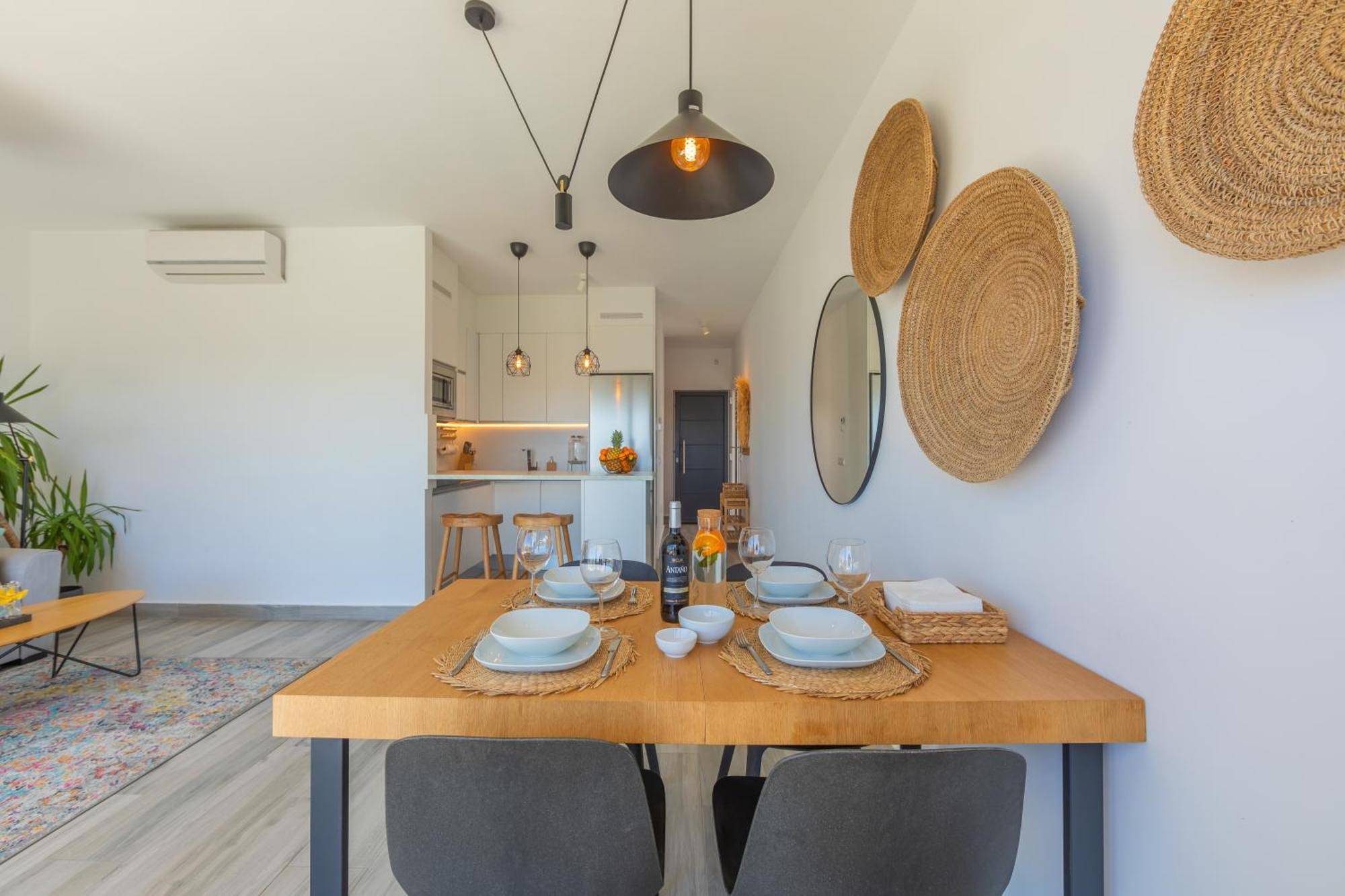Views, Terrace & Pool - Fibre Wifi - Simplytarifa Tarifa
